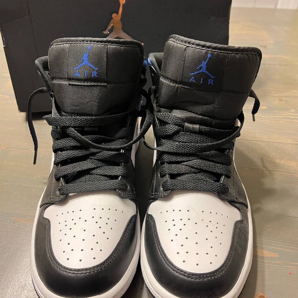 Nike Air Jordan 1 Retro Mid - Picture 3 of 6